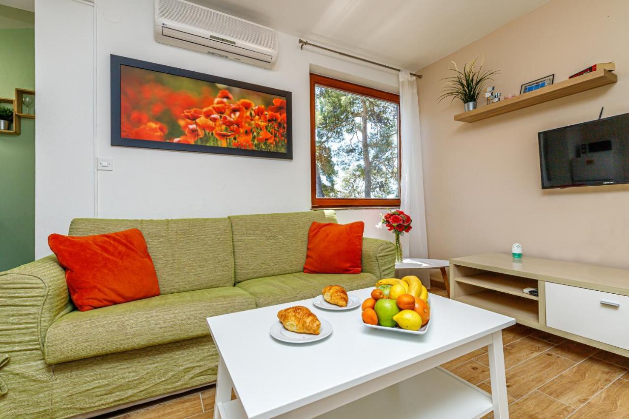 Al Mare Apartments 로비니 외부 사진