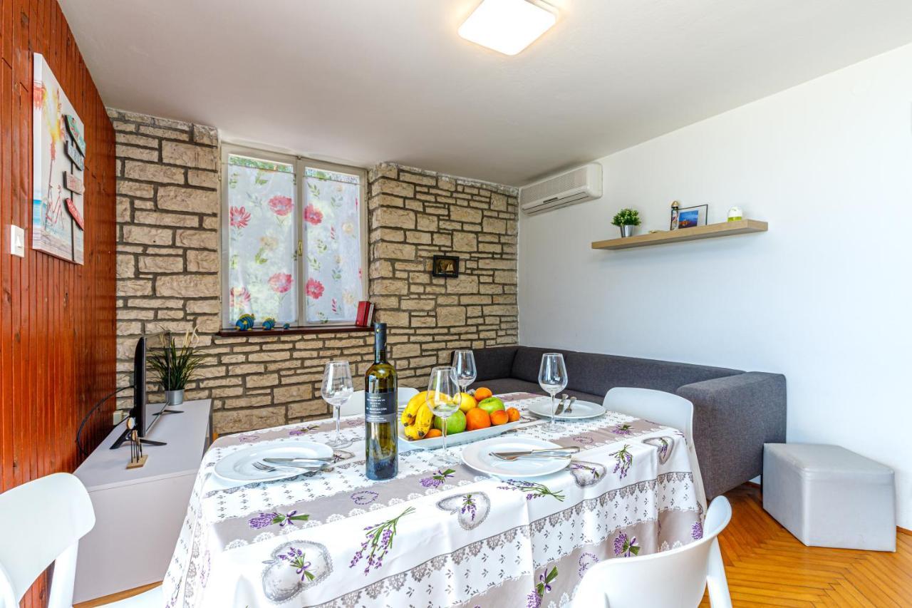 Al Mare Apartments 로비니 외부 사진