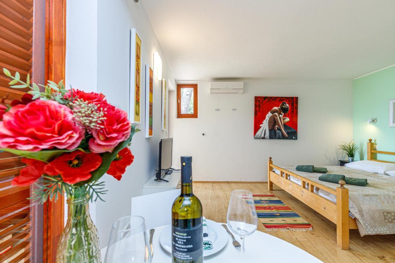 Al Mare Apartments 로비니 외부 사진