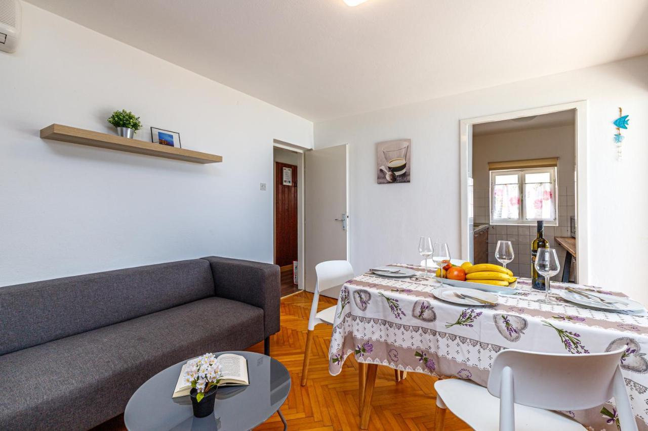 Al Mare Apartments 로비니 외부 사진