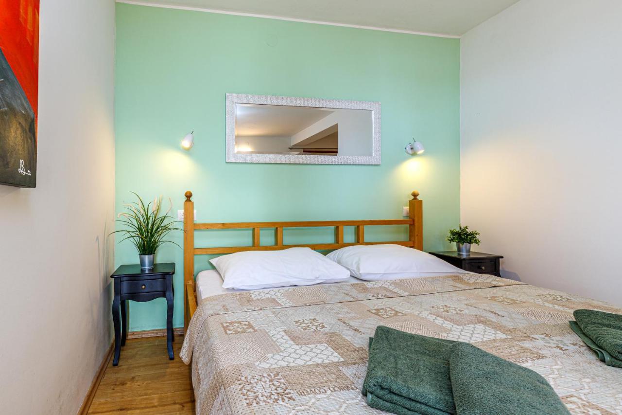 Al Mare Apartments 로비니 외부 사진