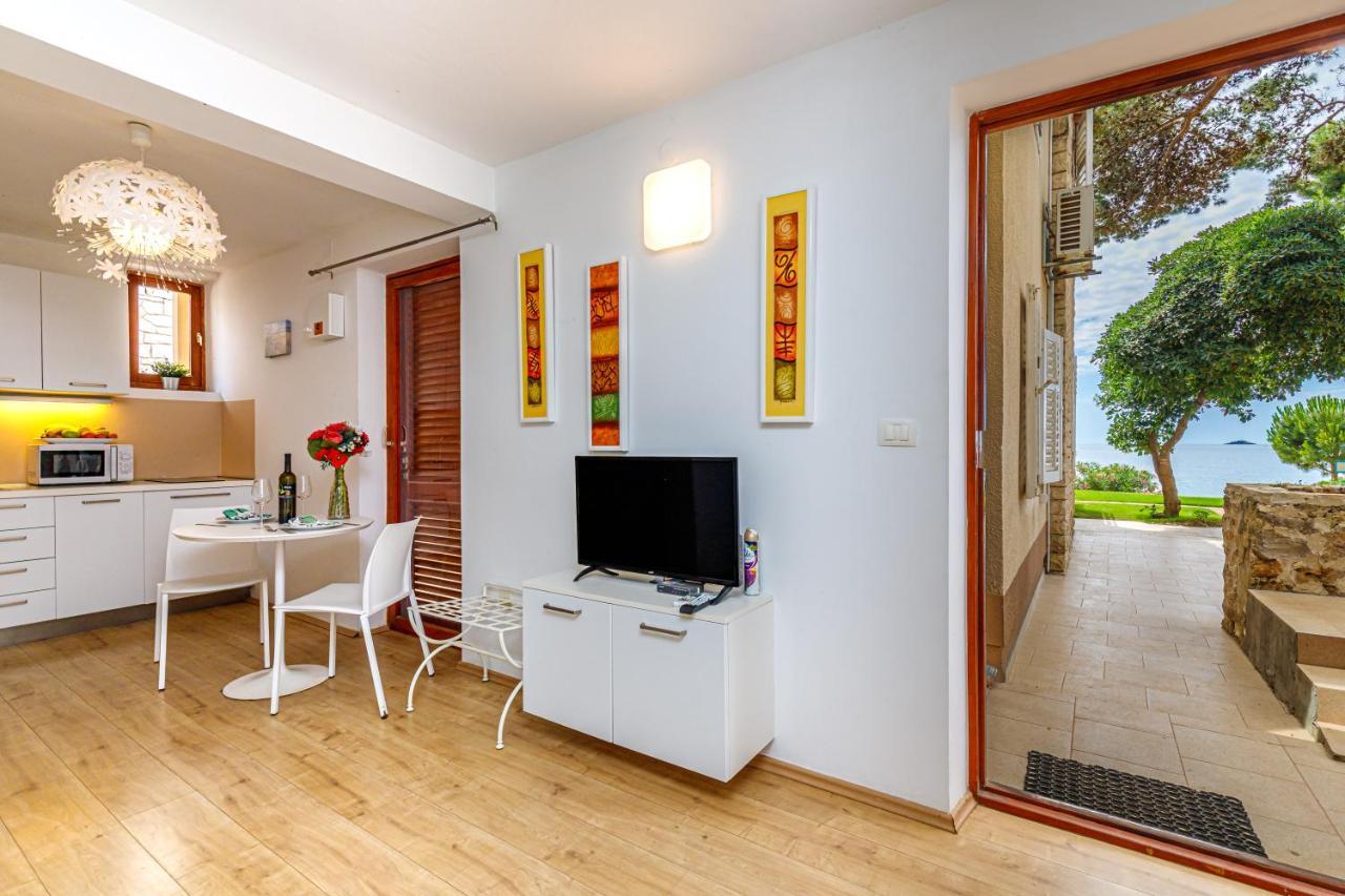 Al Mare Apartments 로비니 외부 사진